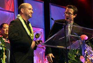 SI and Shawn Livingston Moseley accept HOKU award for hip hop album of the year